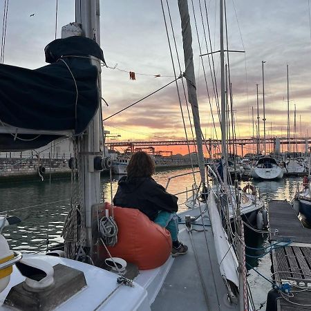 Hotel Cozy Lisbon Marina Sleepaboard - Sail Away Exterior foto