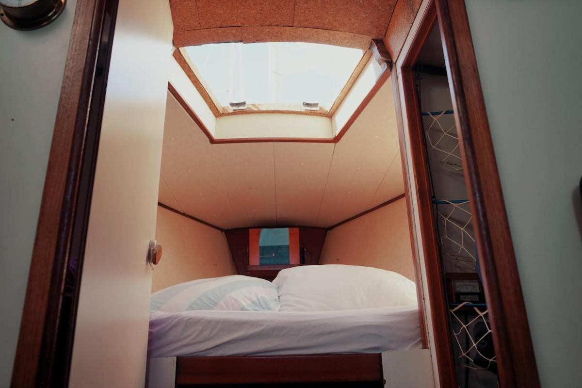 Hotel Cozy Lisbon Marina Sleepaboard - Sail Away Exterior foto
