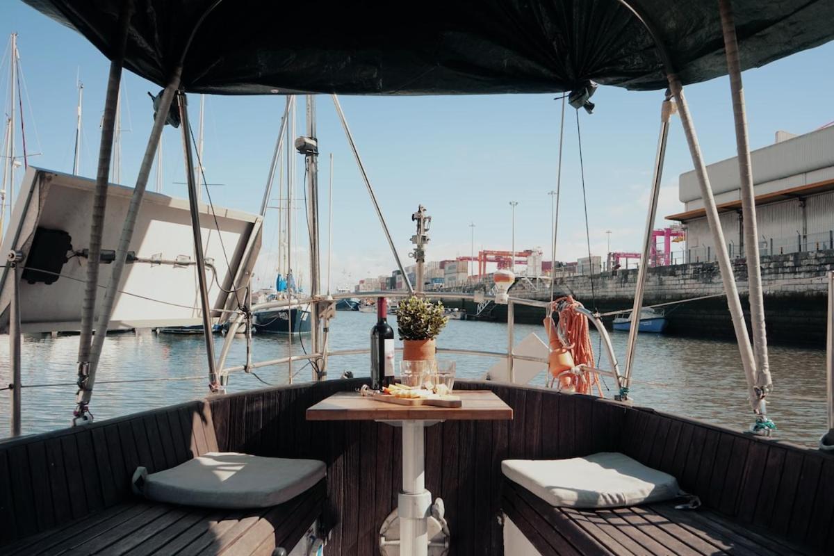Hotel Cozy Lisbon Marina Sleepaboard - Sail Away Exterior foto
